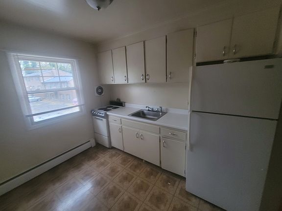 3rd image of 758 Liberty St #8