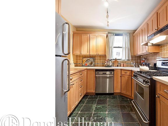 4th image of 209 E 56th St APT 12P