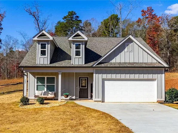 192 Oakwood Dr, Commerce, GA 30529