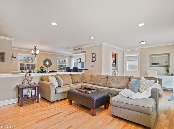 2nd image of 518 N Glenn Dr