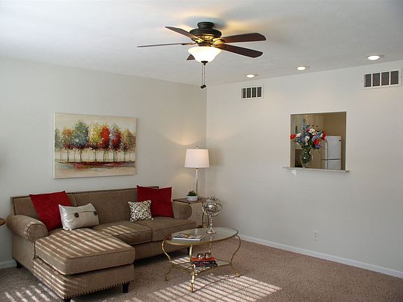 4th image of 827 Arlington Ave APT 9