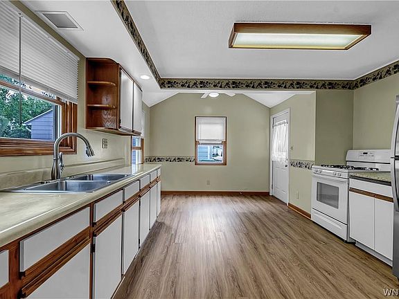 5th image of 9 Kingswood Dr