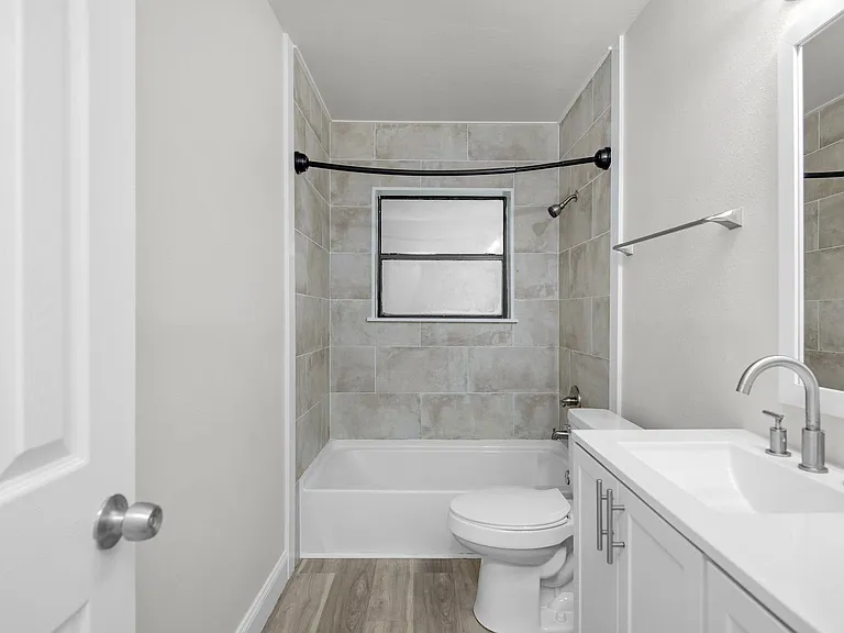 3760 Bayou Blvd — Photo 21