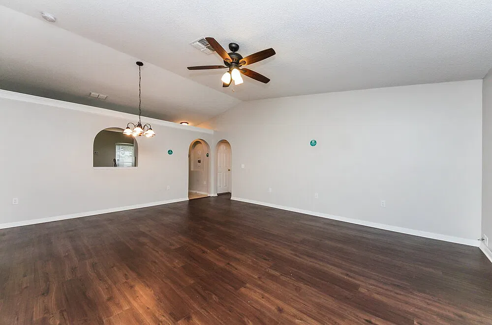 3 bed, 2.0 bath, 1264 sqft, $2,235 — Photo 3