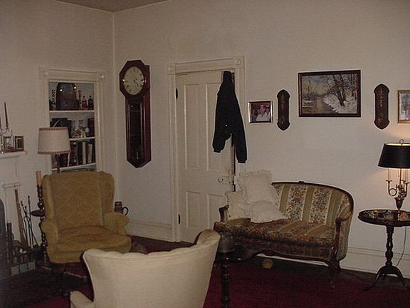 4th image of 202 Hirn St