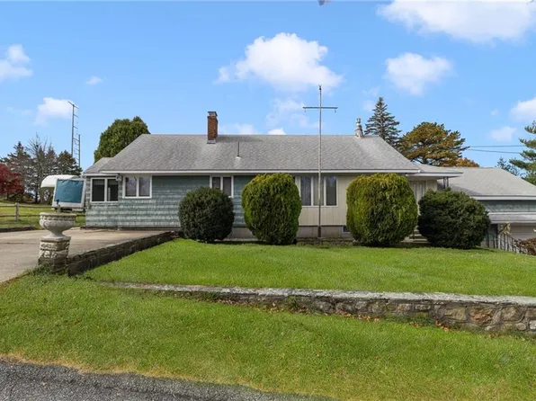 26 Chardon Dr, Portsmouth, RI 02871