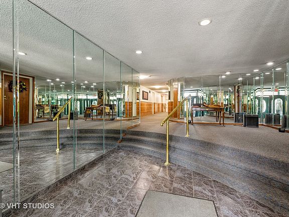 2nd image of 930 Ontario St APT 3E