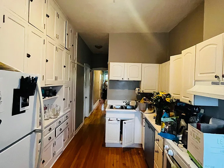1513 W Addison St #2 — Photo 3