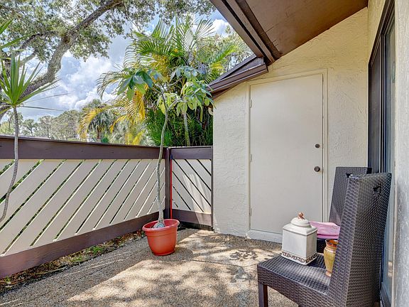 3rd image of 101 Rose Bay Ct