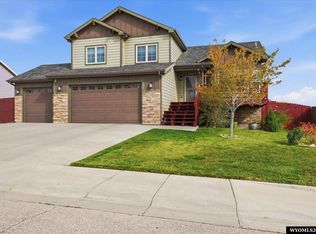 981 Prairie River Dr, Mills, WY 82604