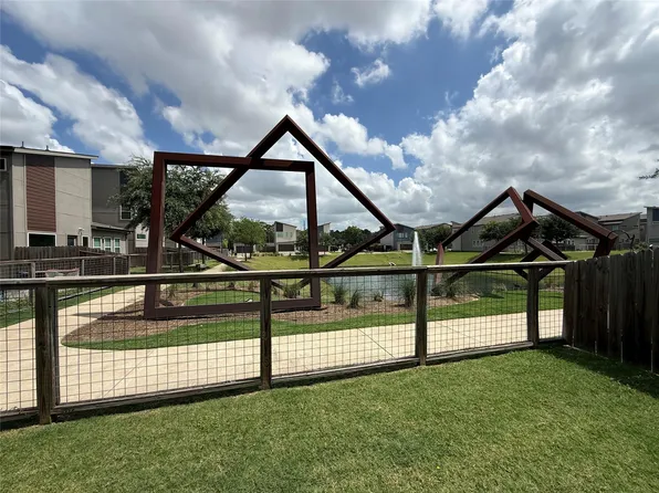 6820 Rocinante Ln, Houston, TX 77092