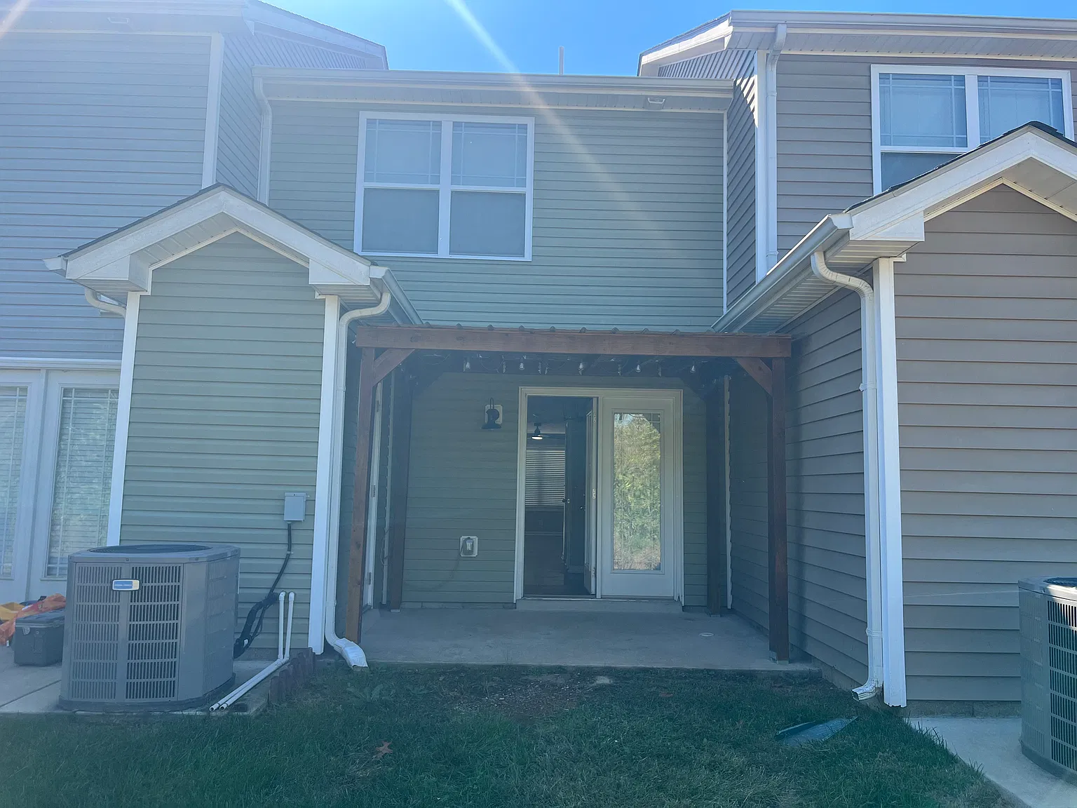 2 bed, 2.5 bath, 1300 sqft, $1,350 — Photo 2