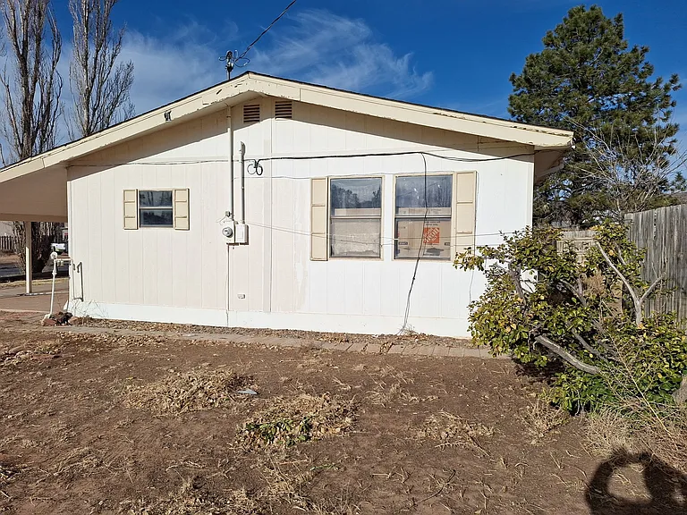 1201 Estancia Ave — Photo 2
