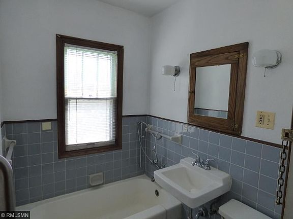 4th image of 3451 25th Ave S