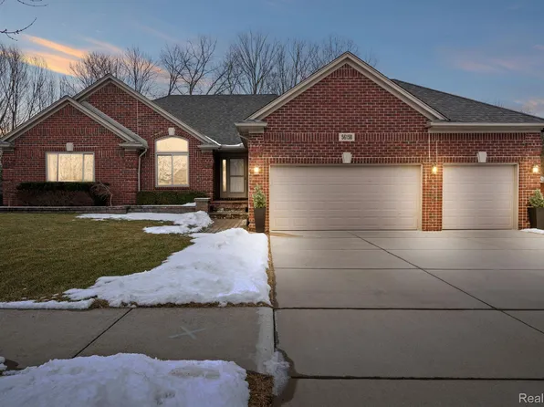 56158 Hidden Creek Rd, Shelby Township, MI 48316