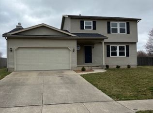 1216 Newcastle Dr, Bloomington, IL 61704