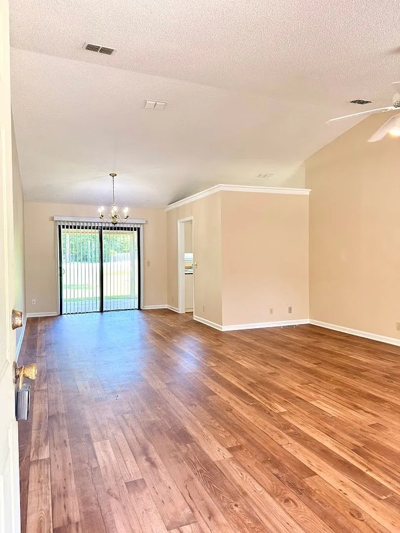 202 Cypress Drive — Photo 2