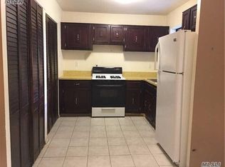 27 Feller Dr, Central Islip, NY 11722