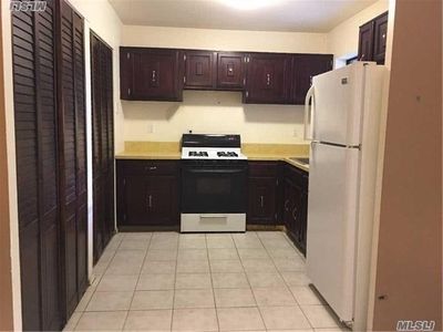27 Feller Dr, Central Islip, NY, 11722