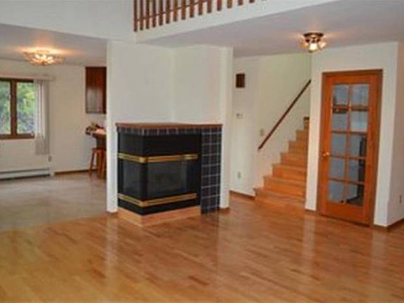 4th image of 2394 Englewood Ct