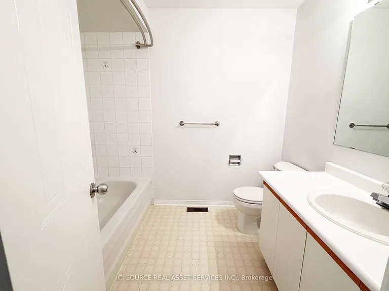 7176 Harding Cres — Photo 14