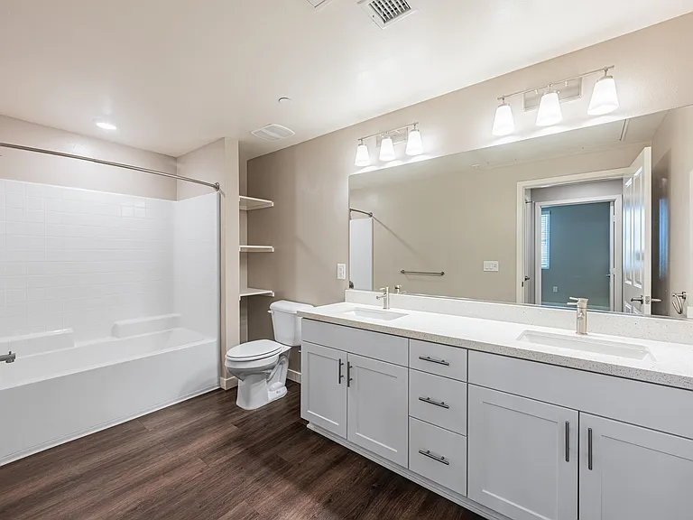 Los Alamitos Luxury Apartments — Photo 76