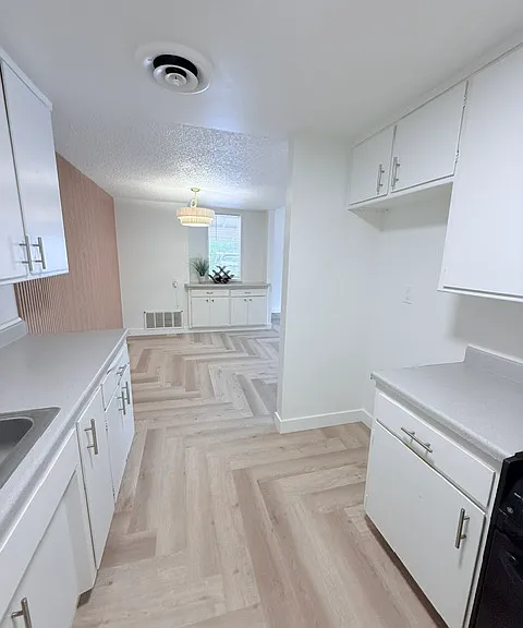 2952 Sybil Way — Photo 5