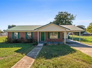 465 Market St, Moundville, AL 35474