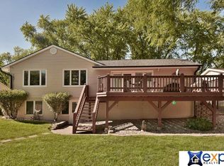 205 Valley Rd, Papillion, NE 68046