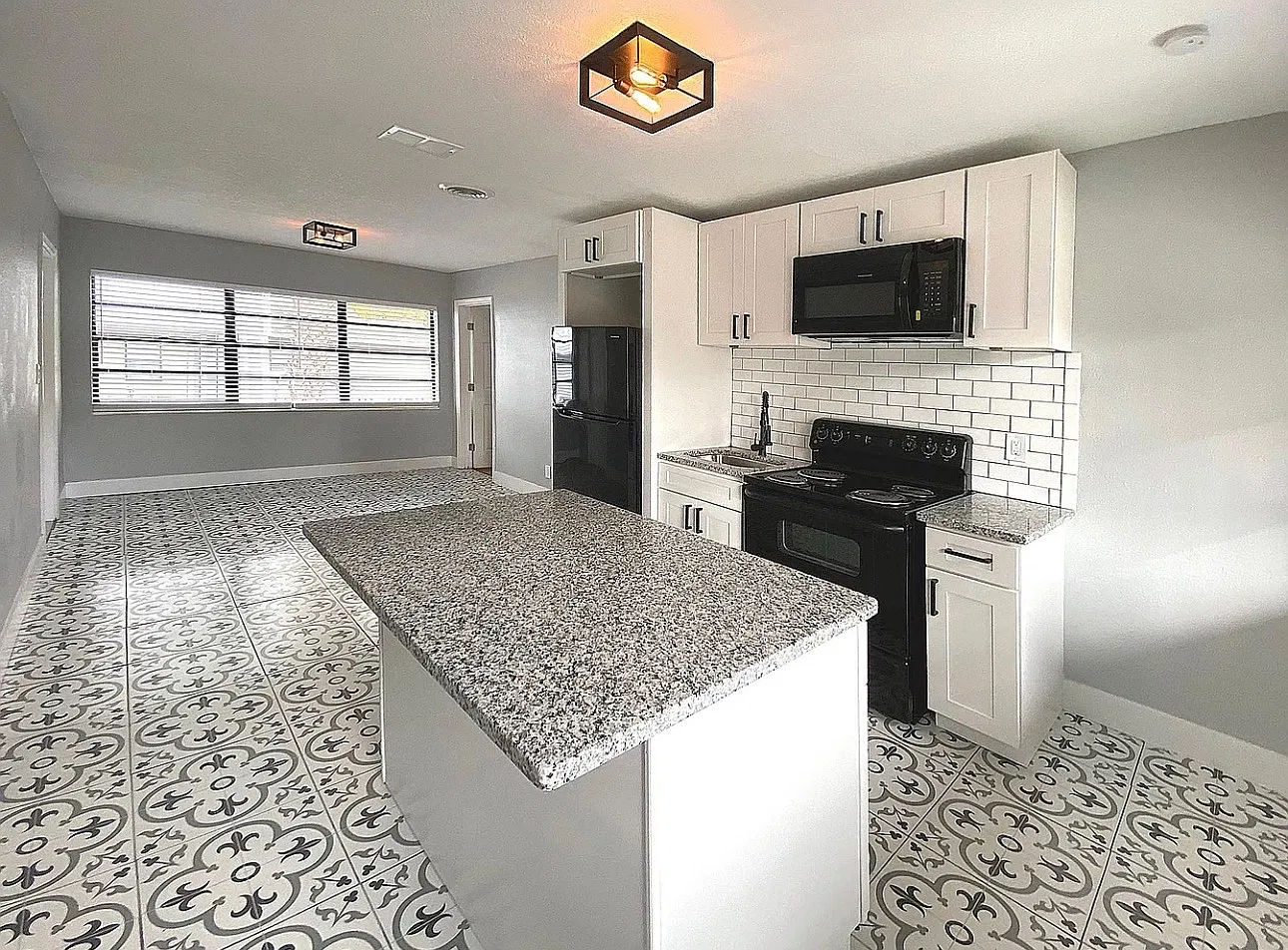 1 bed, 700 sqft, $1,200 — Photo 3
