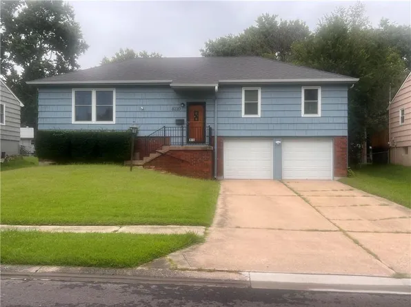 8220 E 134th St, Grandview, MO 64030