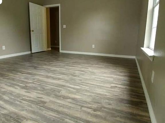 4th image of 703 Darby Blvd #102