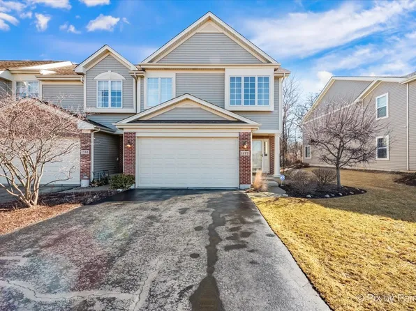 1177 W Lake Dr, Cary, IL 60013