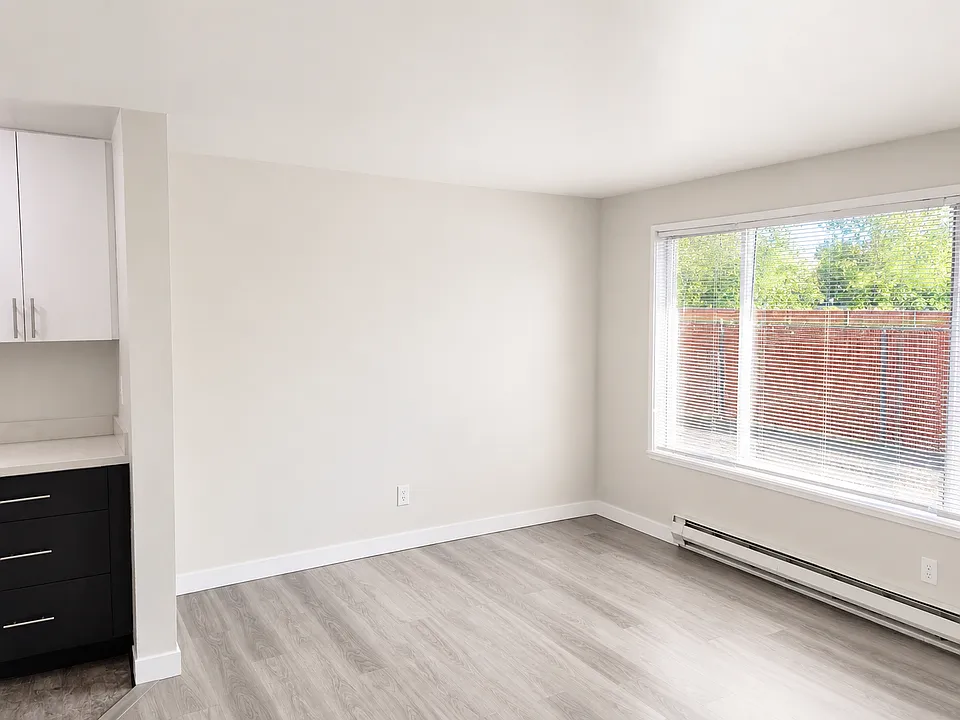 703 Woodford Ave N #2A