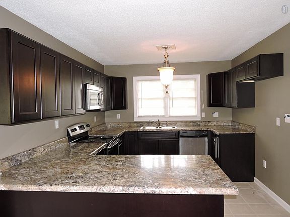 5th image of 146 Stillwood Dr