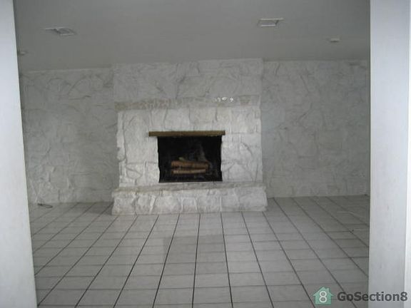 4th image of 8708 N Renfrew Pl