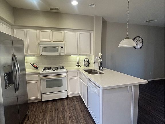4th image of 824 Coriander Dr #504