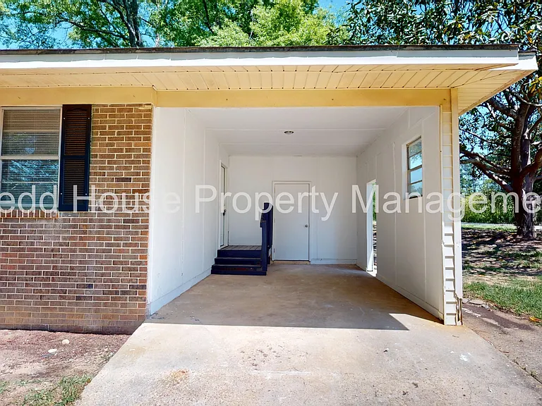 502 Fitzsimmons St — Photo 3