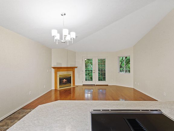 3rd image of 221 E Rockwood Blvd APT 15