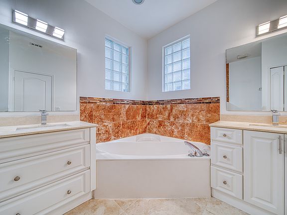 5th image of 15950 SW 71st Ter