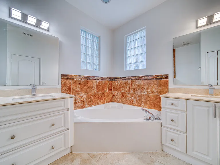15950 SW 71st Ter — Photo 5