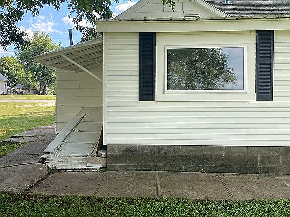 5th image of 2602 Franklin Ave