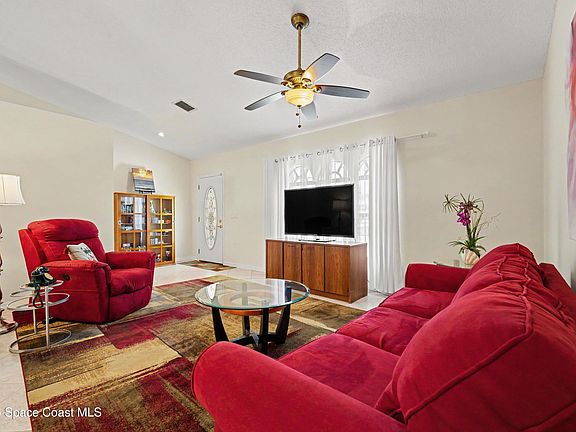 4th image of 209 Chalet Ave