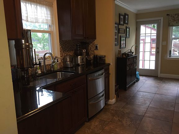 4th image of 91 Hitherdell Ln