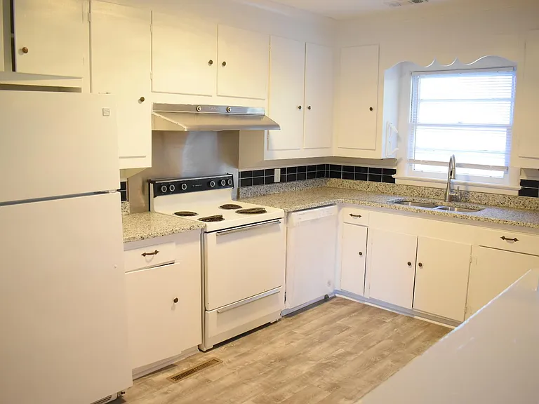 2103 Pender Ave #1 — Photo 12