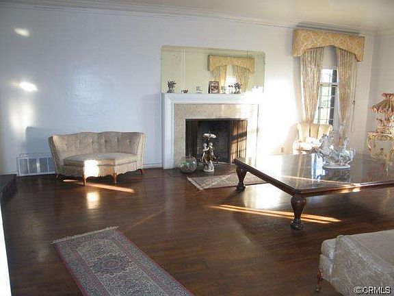 3rd image of 2295 N San Antonio Ave