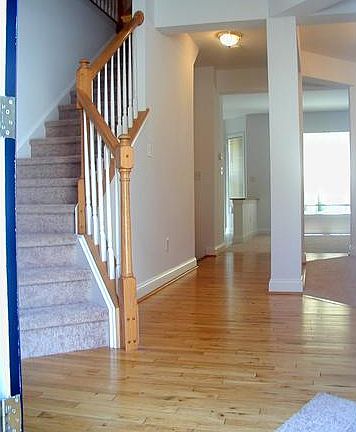 Large foyer, hardwood floors & turned staircase