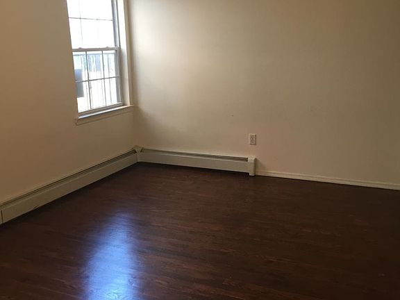 4th image of 13 Bedford Pl #2