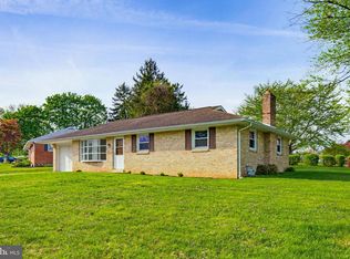 42 Woodland Dr, York, PA 17407