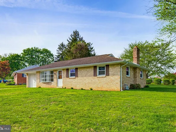 42 Woodland Dr, York, PA 17407